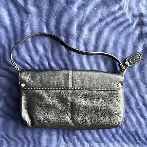 Coach Ashley Black Smooth Leather Cluth/Wristlet. Barely used. - Picture 4 of 7